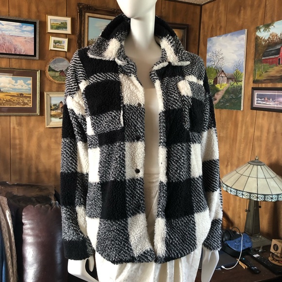 Fuzzy Jacket/Shacket/Sweater - Picture 9 of 9